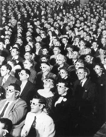 Folkmassa med 3D-glasgon.